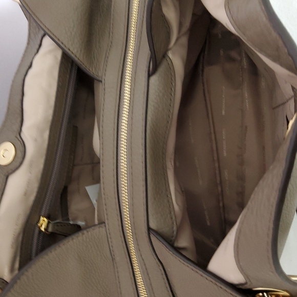 Michael Kors Raven Large Shoulder Tote Bag Leather NWT - Picture 8 of 11